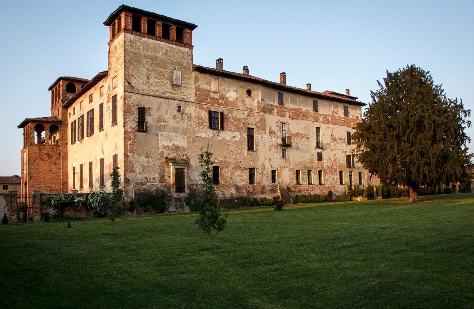 Agriturismo Castello Beccaria Pieve del Cairo Exterior foto